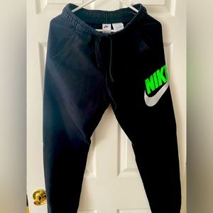 USED/Great Condition~ Kids/Youth NIKE SWEAT PANTS~ Unisex Boys/Girls Size: XL